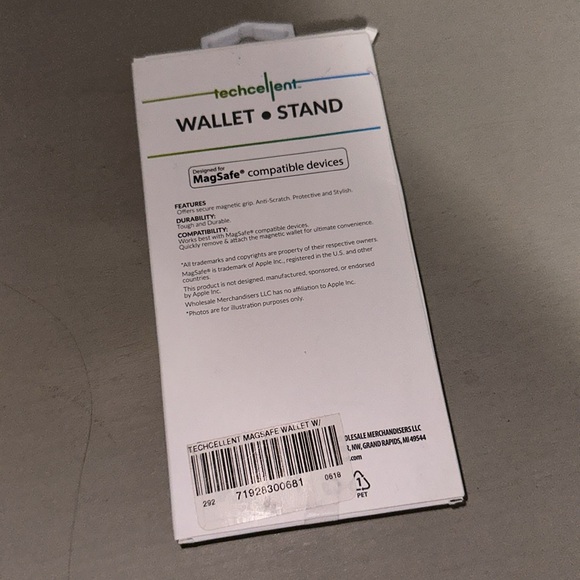 techcellent Bundle -Magnetic Wallet Stand-Charge & Sync Wrist Strap-Cable Reel - Picture 5 of 7